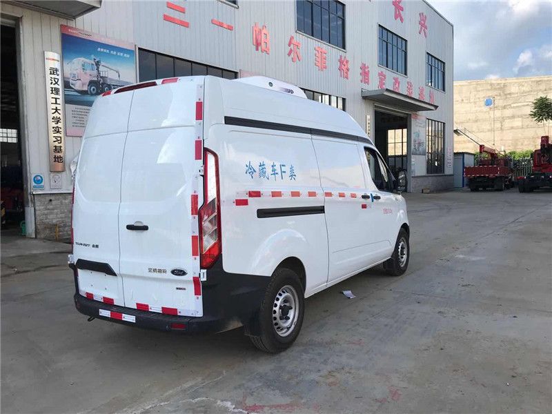 國(guó)六 江鈴福特面包冷藏車(chē)