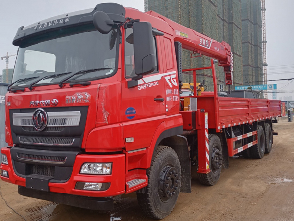 國(guó)六東風(fēng)暢行D7前四后八隨車(chē)吊新品上市