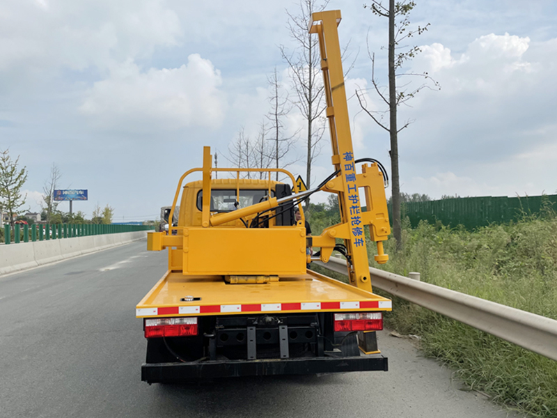 東風(fēng)國(guó)六護(hù)欄搶修車(chē)