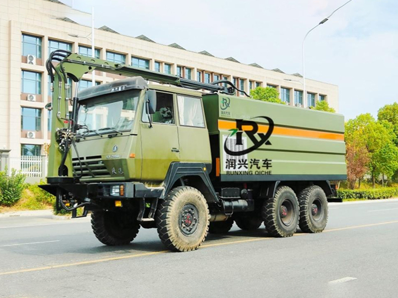 六驅(qū)光伏清洗車(chē)