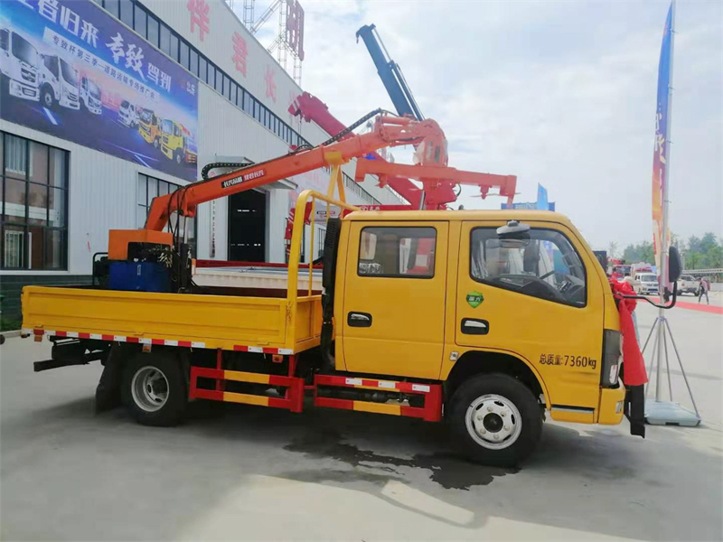 綠化綜合養(yǎng)護(hù)車(chē)